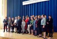 Na zdjęciu: odznaczeni społecznicy z Prezydentem Bronisławem Komorowskim Na zdjęciu: odznaczeni społecznicy z Prezydentem Bronisławem Komorowskim